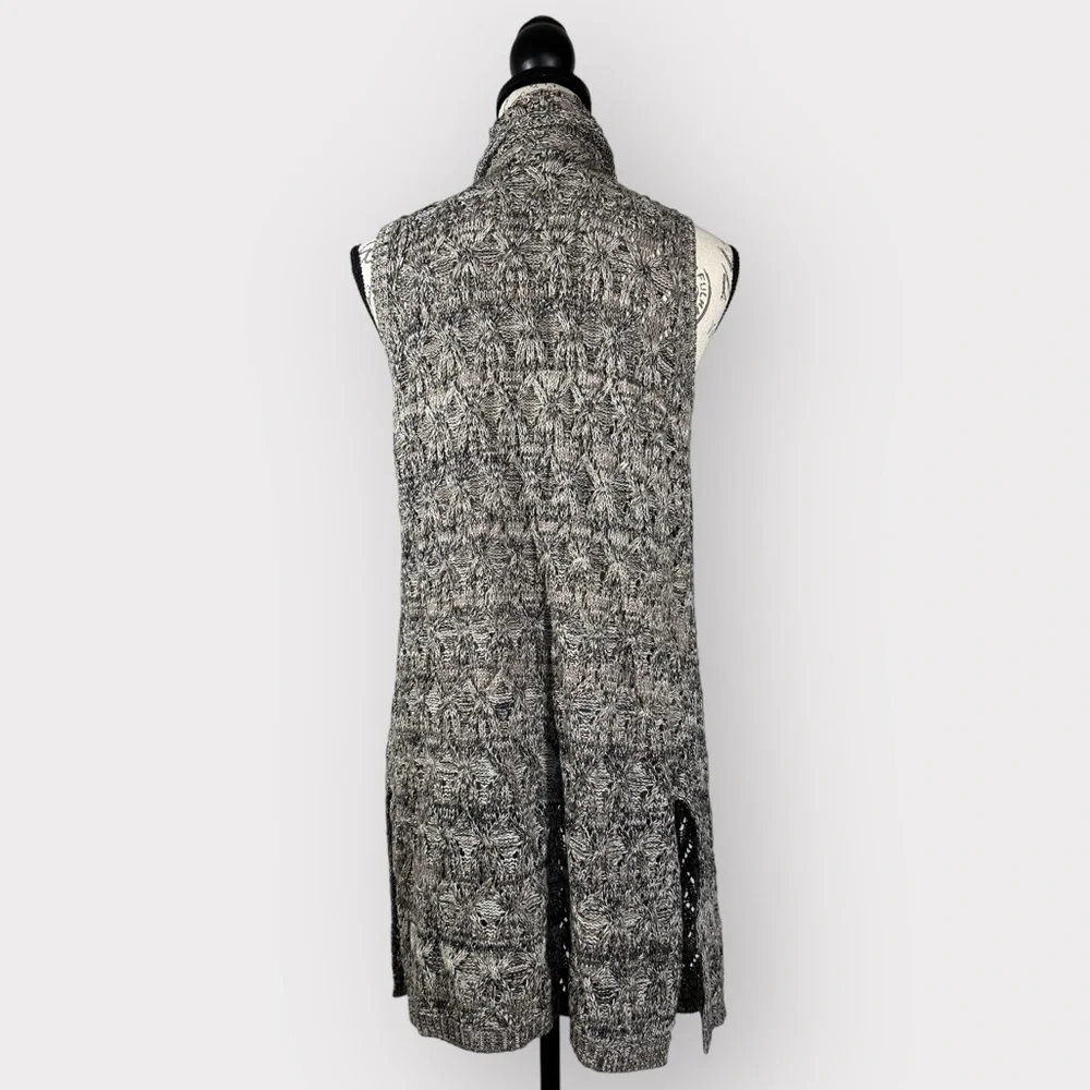 Artisan NY, Sleeveless Cardigan, Size Small
